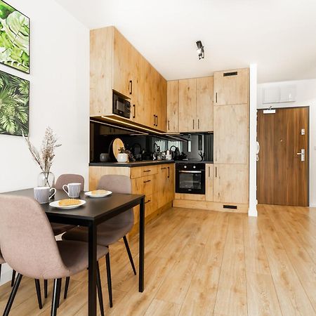 Apartament Near Sky Tower Free Parking For 2 Cars Wrocław Kültér fotó